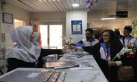 عیادت اعضای جمعیت جوانان هلال احمر از بخش کودکان بیمارستان امام رضا(ع)